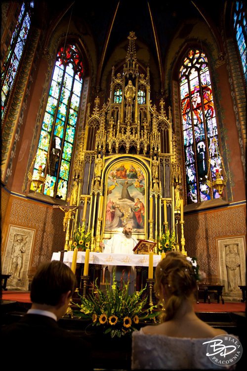 Zdjęcia ślubne Kraków bazylika Franciszkanów oltarz 094